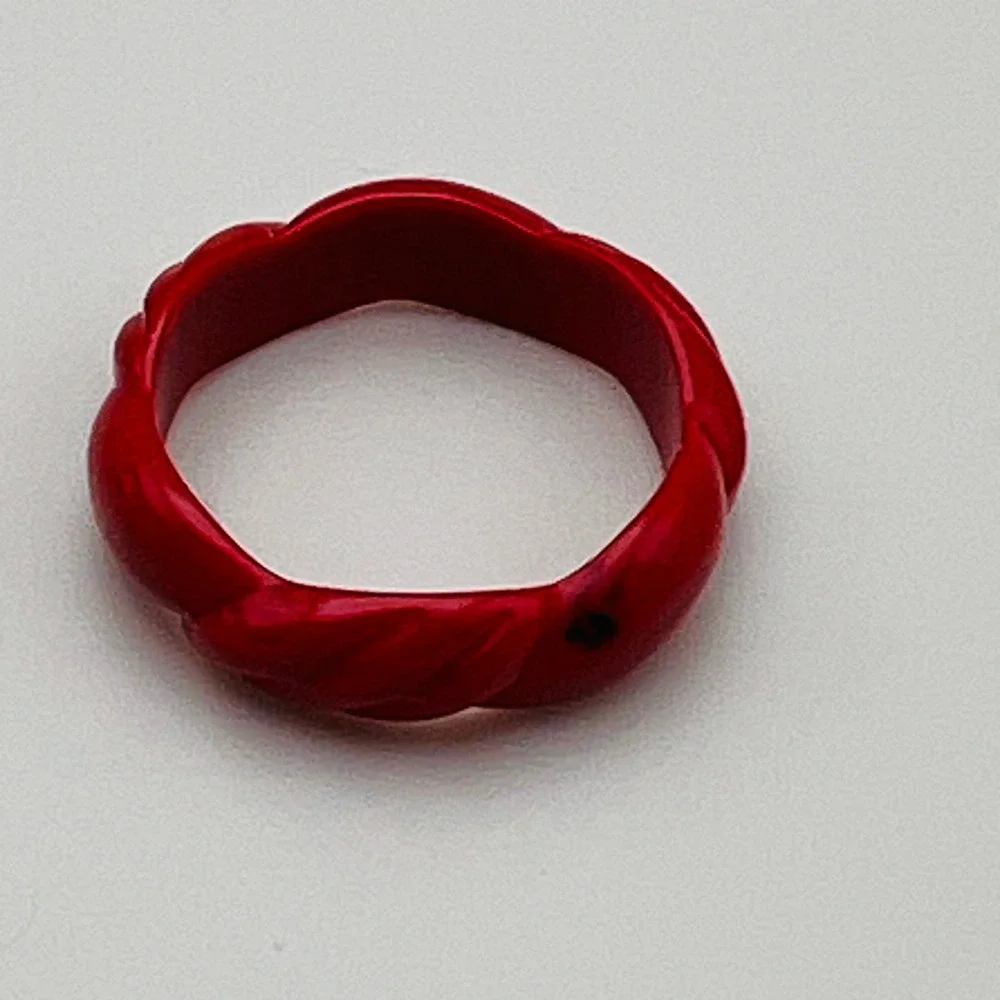 Vintage Red Resin Lucite Twisted Rope Band Ring Women Size 6 Chunky Bold Retro